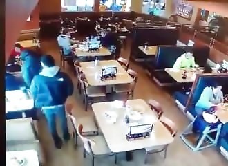 New York : en conflit avec les membres d’un gang, un jeune se défend en leur tirant dessus