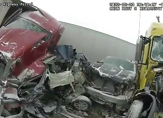 Vidéo choc des conséquences d'une collision entre 46 véhicules sur une autoroute de l'Ohio (Public averti)