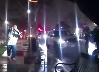 Confrontation violente entre un suspect et trois policiers à Oxnard, Californie (Public averti)