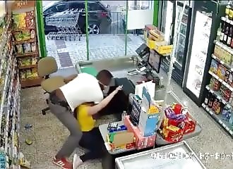 Man strangles woman from behind to rob her