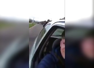 Poursuivi, regardez comment il se débarasse de son agresseur !