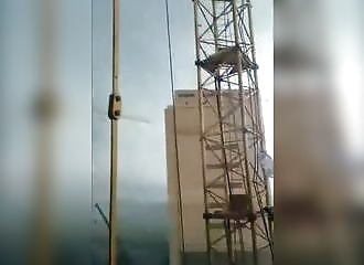 De puissantes rafales de vent provoquent l’effondrement de 3 grues (Russie)