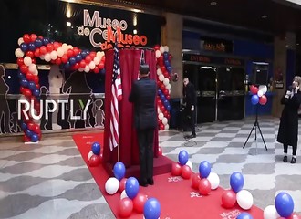Une militante Femen perturbe l'inauguration d'une statue de Donald Trump à Madrid