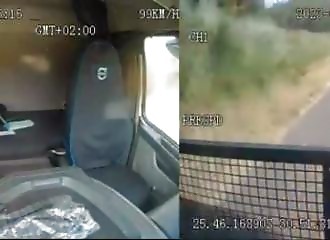 Il perd ses freins en montagne alors qu'il n'a pas la ceinture ! (Public averti)