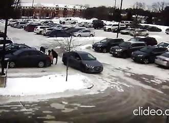 Minnesota : en arrachant le sac d’une femme, des voleurs en voiture la traînent sur 70 mètres