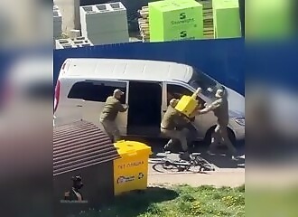 A delivery boy is forcibly enlisted for the war in Urkaine