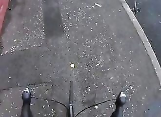 Manchester : dix jeunes délinquants volent le vélo et le téléphone d’un livreur