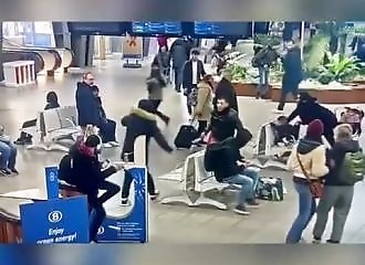 A man is stabbed in the South Station in Brussels (Warning - shocking)