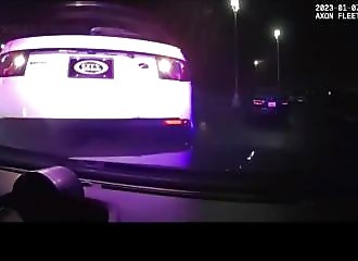 Gamin de 14 ans fonce sur la police pour s'échapper et finit sa course en roulant sur une herse