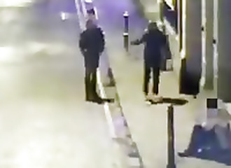 Pour s’amuser, il donne un coup de pied dans la tête d’un sans-abri qui dort dans la rue