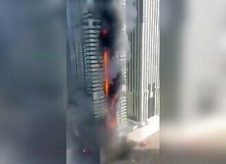 Un immeuble entier en feu à Dubai