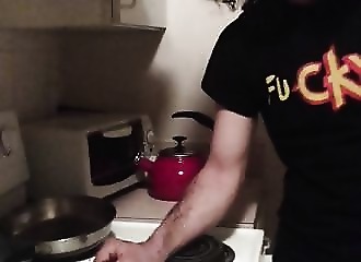 Floride : Il pose volontairement son avant-bras sur une plaque de cuisson...