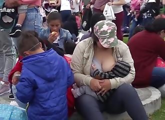Colombie : un millier de mères allaitent en public