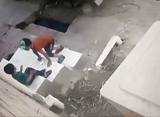 À son âge, ce gamin a déjà des instincts de criminel !