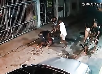 Brésil : un braqueur en moto s’en prend à la mauvaise personne (JOUISSIF)