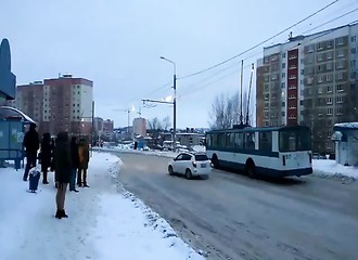 Une ligne électrique prend soudainement feu en Russie