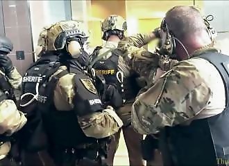 Sniper shoots bank robber between two hostages with human aim