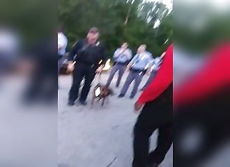 L’arrestation de 4 suspects provoque la colère de tout le quartier (Caroline du Nord)