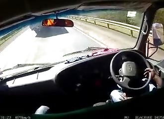 Ils roulent vraiment n'importe comment au Kenya, et voilà ce qui arrive !