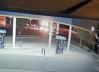 Un fugitif grille un feu rouge et provoque une collision mortelle (Californie)