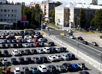 Russie : une voiture fauche plusieurs personnes après avoir percuté un taxi qui lui a coupé la route