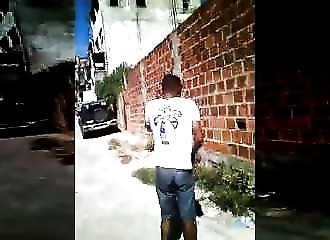 Une journée normale dans une favela brésilienne...
