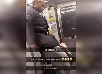  She steals the phone and runs away, she does not know she is being filmed! (France) 