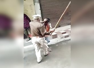 Ne pas respecter le confinement en Inde vous coûtera quelques coups de bâton !