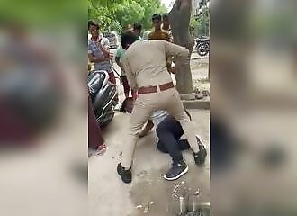 Indian policeman beats up molestation suspect
