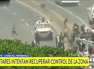 Venezuela : un blindé de la garde nationale renverse plusieurs manifestants