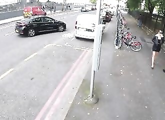 Regarder une femme dans la rue, ça peut vous coûter cher !