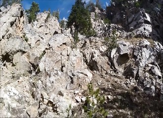 Vous pensez avoir de belles grosses burnes de taureau ? Ce skieur vous prouve le contraire !