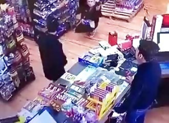 Une femme fait l'erreur de s'en prendre à une championne boxe !