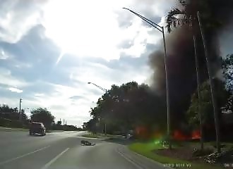 Un avion s'écrase en tentant un atterrissage d’urgence sur une route (Floride)