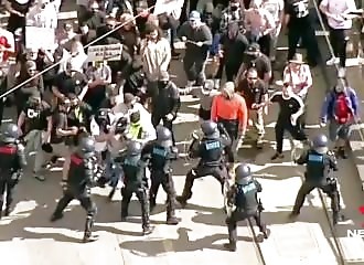Nouveau confinement : C'est la guerre entre les manifestants et la police en Australie