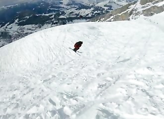 Vertigineuse descente de ski avec le Français Candide Thovex