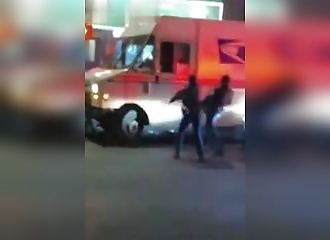 Une femme vole une camionnette postale et détruit une dizaine de voitures (New York)