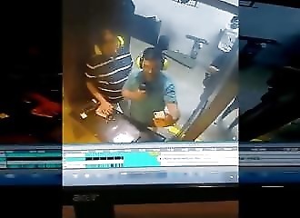 Comment être aussi idiot que cette paire de cons ?