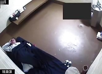 Une détenue accouche seule dans sa cellule sans recevoir d’assistance (Colorado)