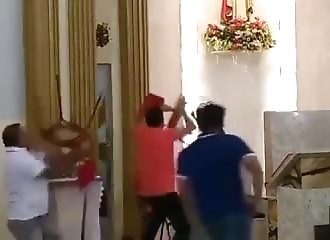 Brésil : un vandale se fait lyncher par les fidèles d’une église