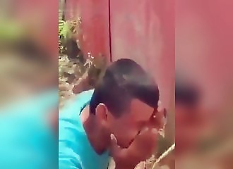Il l’attendait impatiemment et il le découvre enfin, un homme fond en larmes devant son cadeau