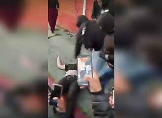 Man violently assaulted in front of indifferent onlookers in Oakland (Warning - shocking)