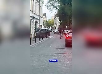 Roadrage in Paris, he pushes a car and ends up in a store