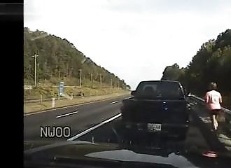 Un policier abuse de son pouvoir et arrête une femme juste pour la palper (Tennessee)