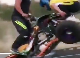 Faire une cascade sur un quad qui fait un wheeling (FAIL)