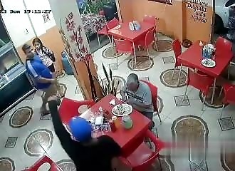 He continues to eat quietly as thieves invade a restaurant