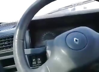 Défoncer la voiture d’un autre automobiliste à coups de masse (Road rage)