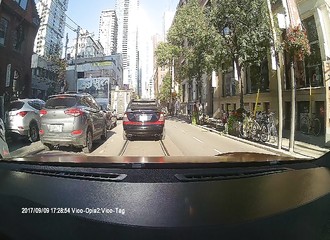 Quand l’escorte du rappeur Drake coupe outrageusement la route à un automobiliste…