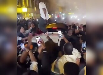 They climb on top of a police car: Amsterdam's King's Day ends in turmoil