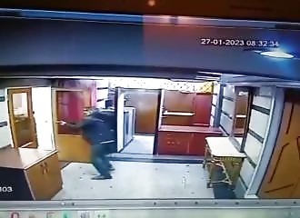 Video choc de l'attaque de l'ambassade d'Azerbaïdjan à Téhéran (Public averti)